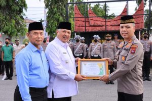 Wako Solok Berikan Piagam penghargaan pada Kapolresta Solok