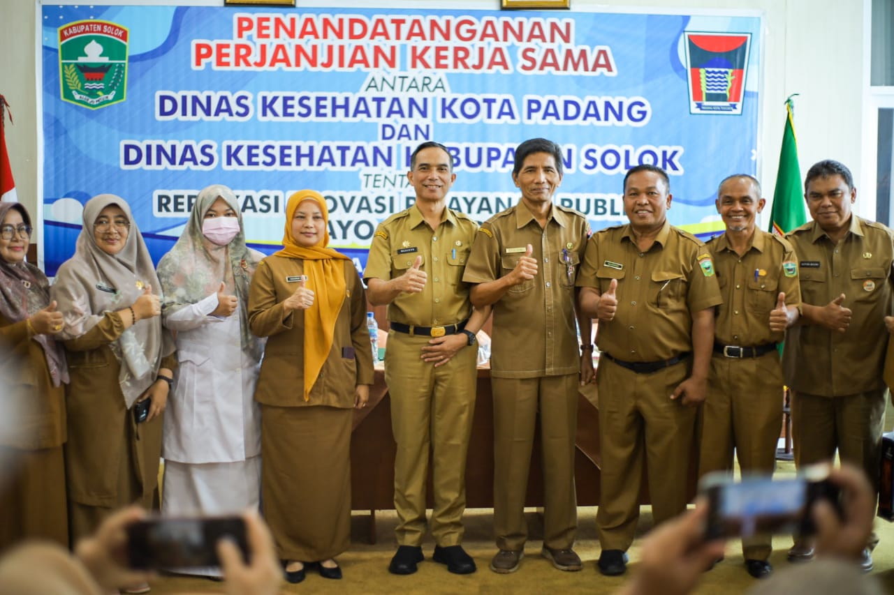 Penandatanganan Perjanjian Kerjasama antara Dinas Kesehatan Pemko Padang dengan Dinas Kesehatan Pemkab Solok ( Foto : Ist )