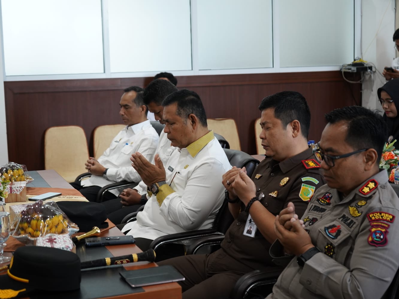 Epyardi Asda mengikuti Rapat Koordinasi Inspektur Daerah seluruh Indonesia secara virtual di Ruang Rapat Sekretariat Daerah Kabupaten Solok. ( Foto : ist )