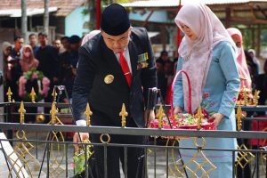 Pemerintah Kabupaten Dharmasraya melakukan anjangsana ke makam Penjabat Bupati Dharmasraya pertama