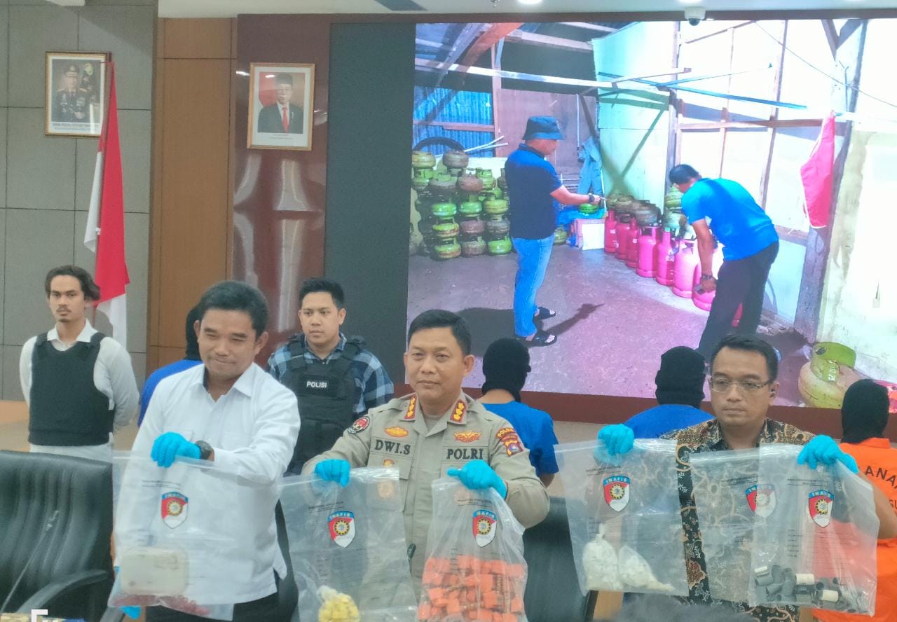 Pindahkan Gas Lpg Subsidi 3 Kg Ke Tabung 5,5 Dan 12 Kg, Pemilik Pangkalan Gas Di Padang DI Ciduk Polisi