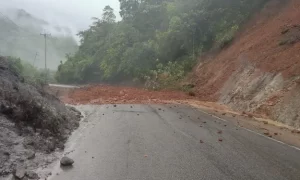 Akses Jalan Provinsi di Agam Putus Akibat Longsor