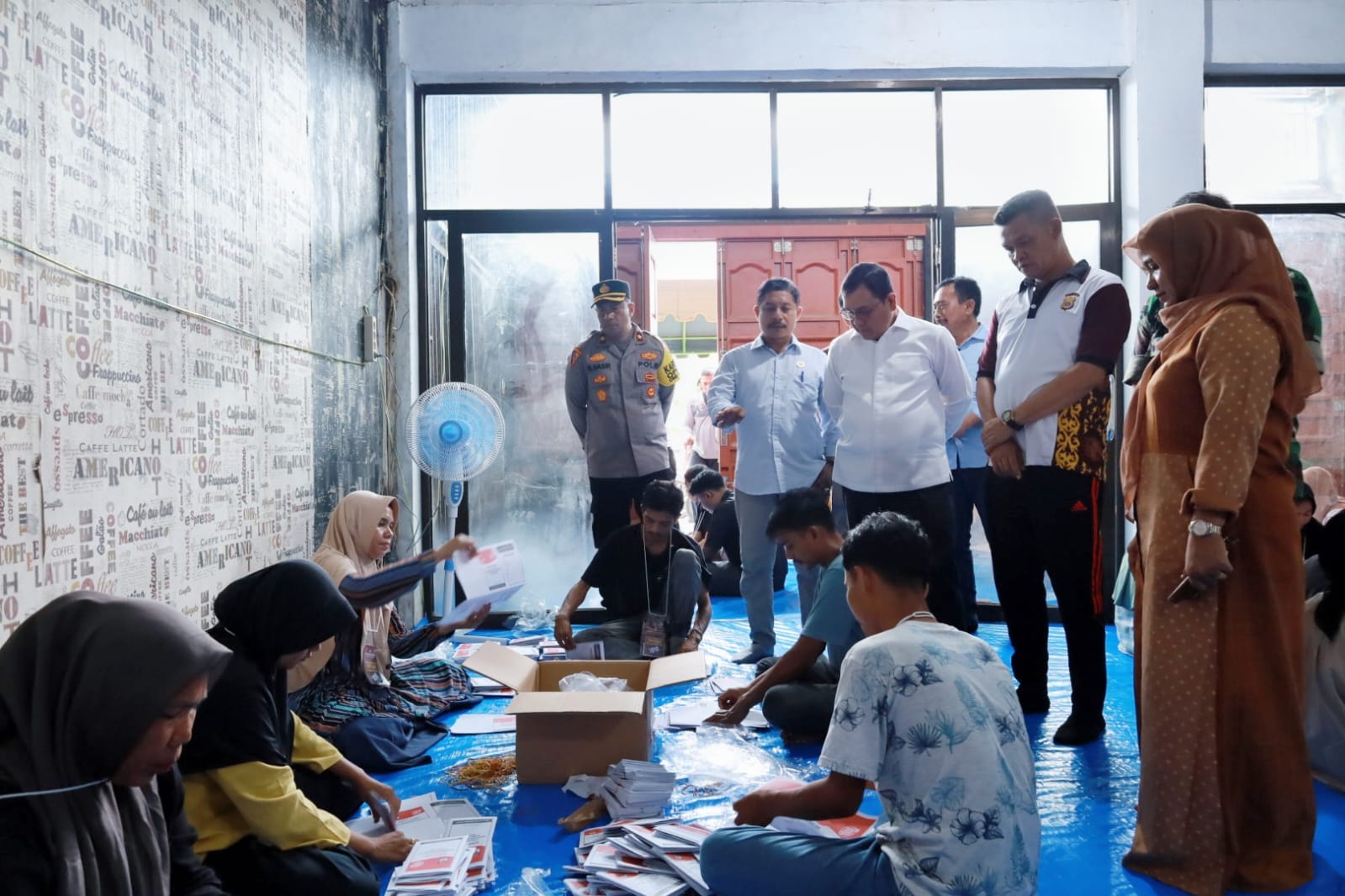 Pj Bupati Mahdi dan Kapolres Aceh Barat AKBP Andi Kirana Tinjau Logistik Pemilu