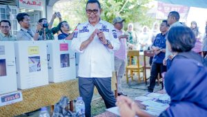 Foto : Bupati Solok saat melakukan monitoring pemungutan suara