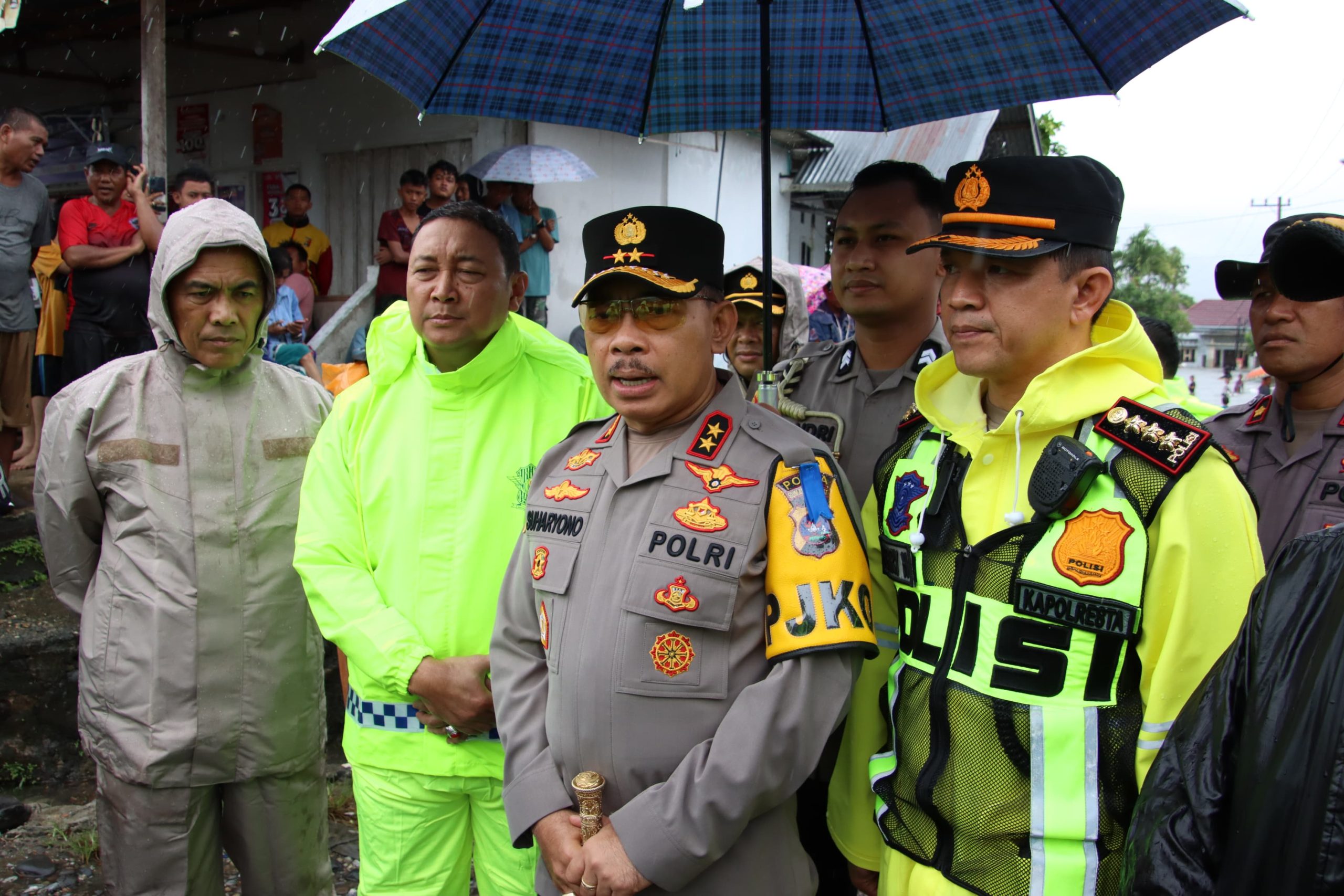 Foto : Kapolda Sumbar Tinjau Lokasi Terdampak banjir