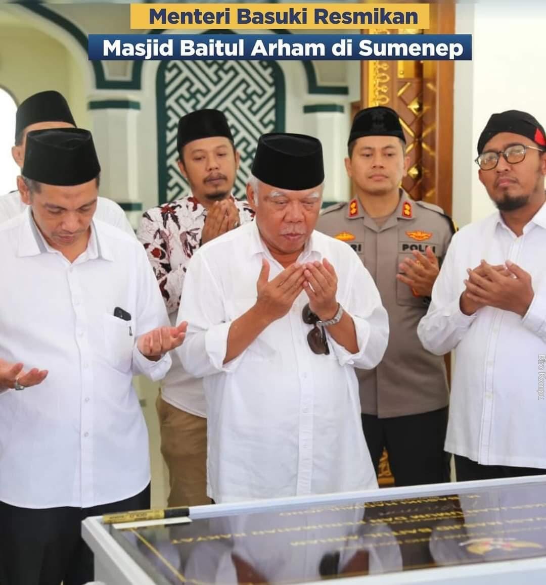 Foto : Mentri Basuki Resmikan Masjid Baitur Arham di Sumenep