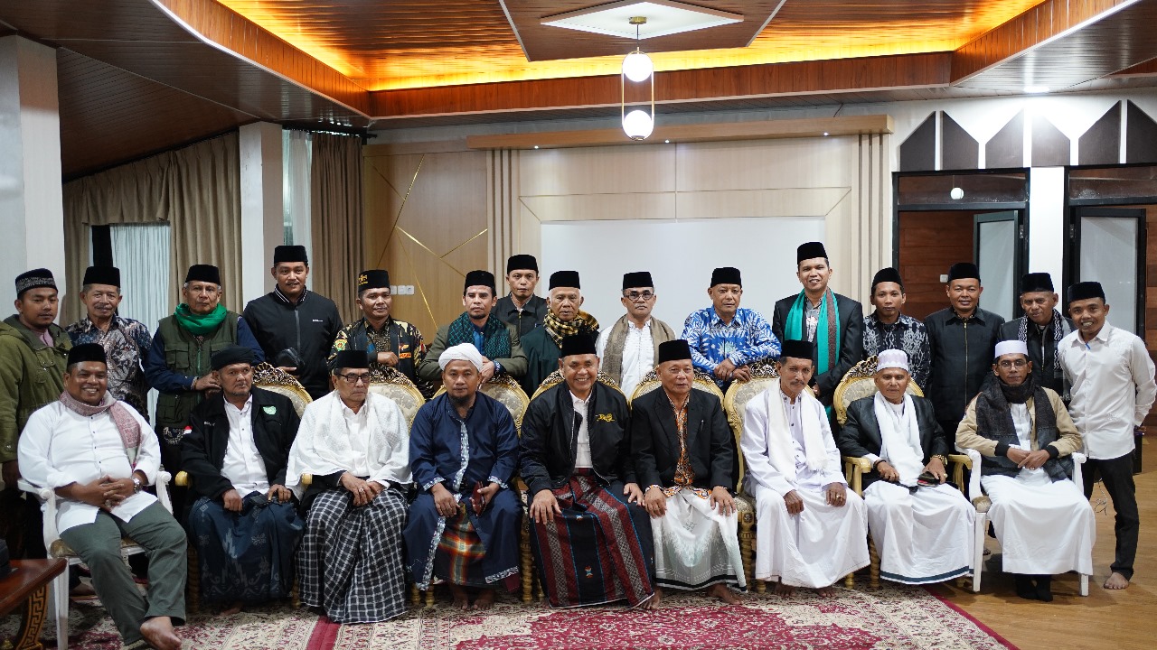 Foto : Pertemuan Epyardi Asda dengan ulama terekat Sumbar