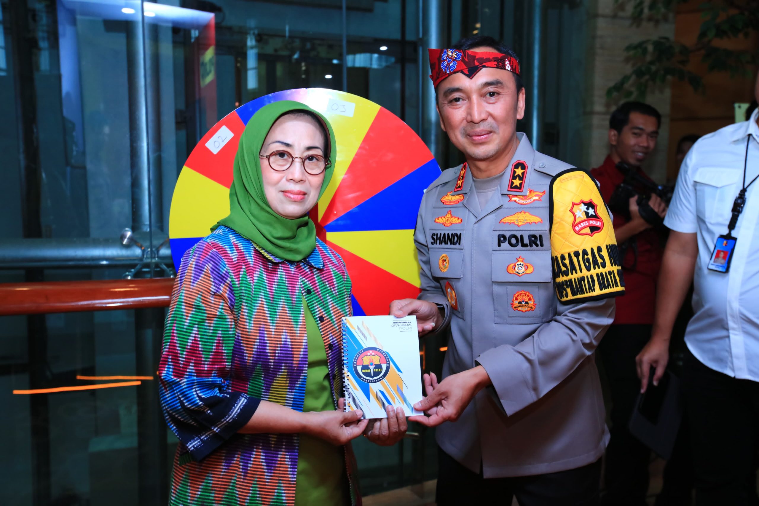 Foto Kadiv Humas Polri bersama Ketua Dewan Pers