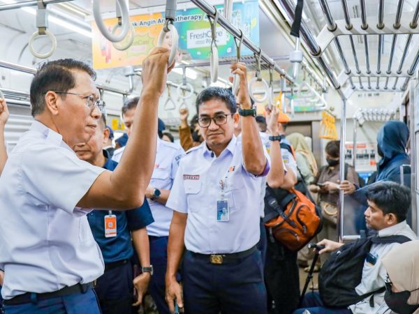 Dirut KAI Tinjau Pelaksanaan Layanan Kartu Disabilitas di Stasiun Manggarai