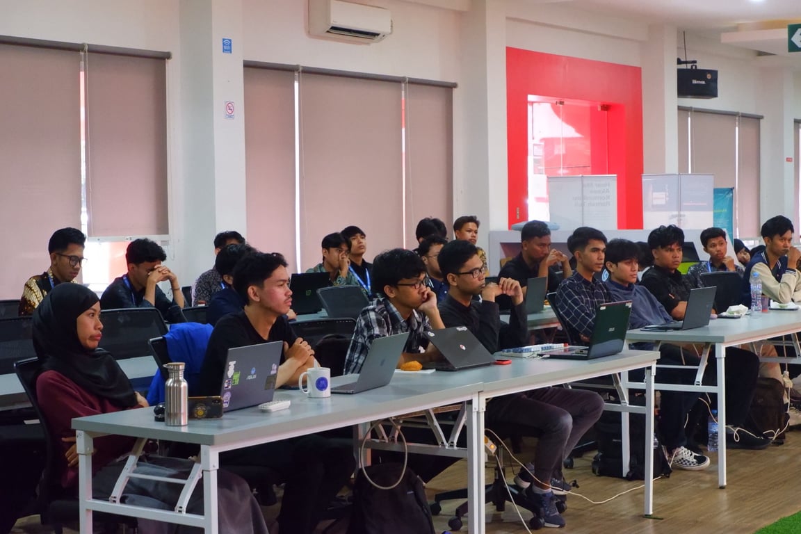 Indigo dan Komunitas Google Developer Kampus Universitas Negeri Makasar  Perkuat Skill UI Developer Lewat Workshop