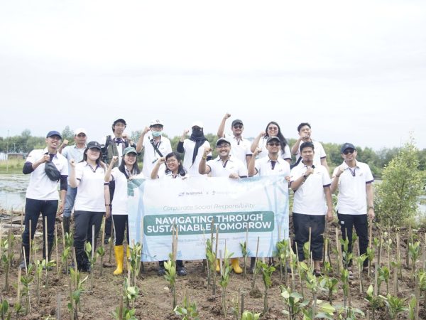 Aksi Hijau Waruna Group Bersama LindungiHutan Penanaman 2000 Pohon Mangrove