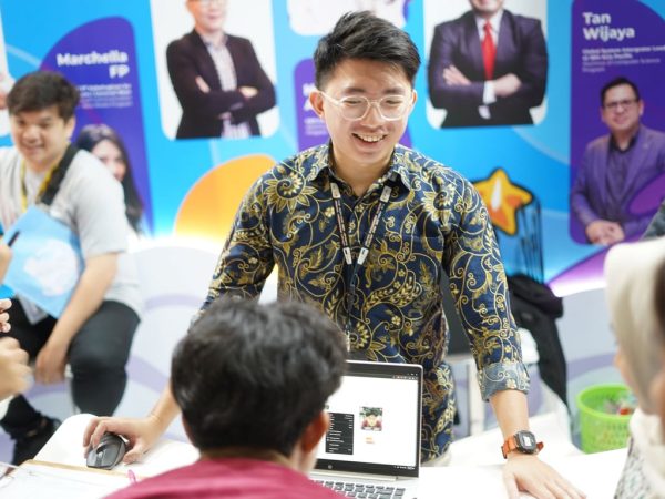 School of Computer Science BINUS UNIVERSITY Persiapkan Karier Gen Z melalui Workshop Aplikasi Berbasis AI di PPTJ 2025